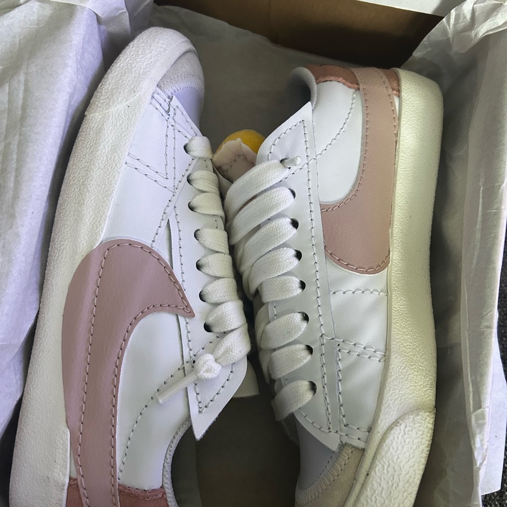 Nike Blazer Low '77 Jumbo - White and Pink